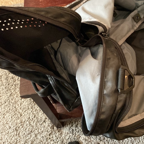 Nike Duffle Bag - Picture 3 of 6